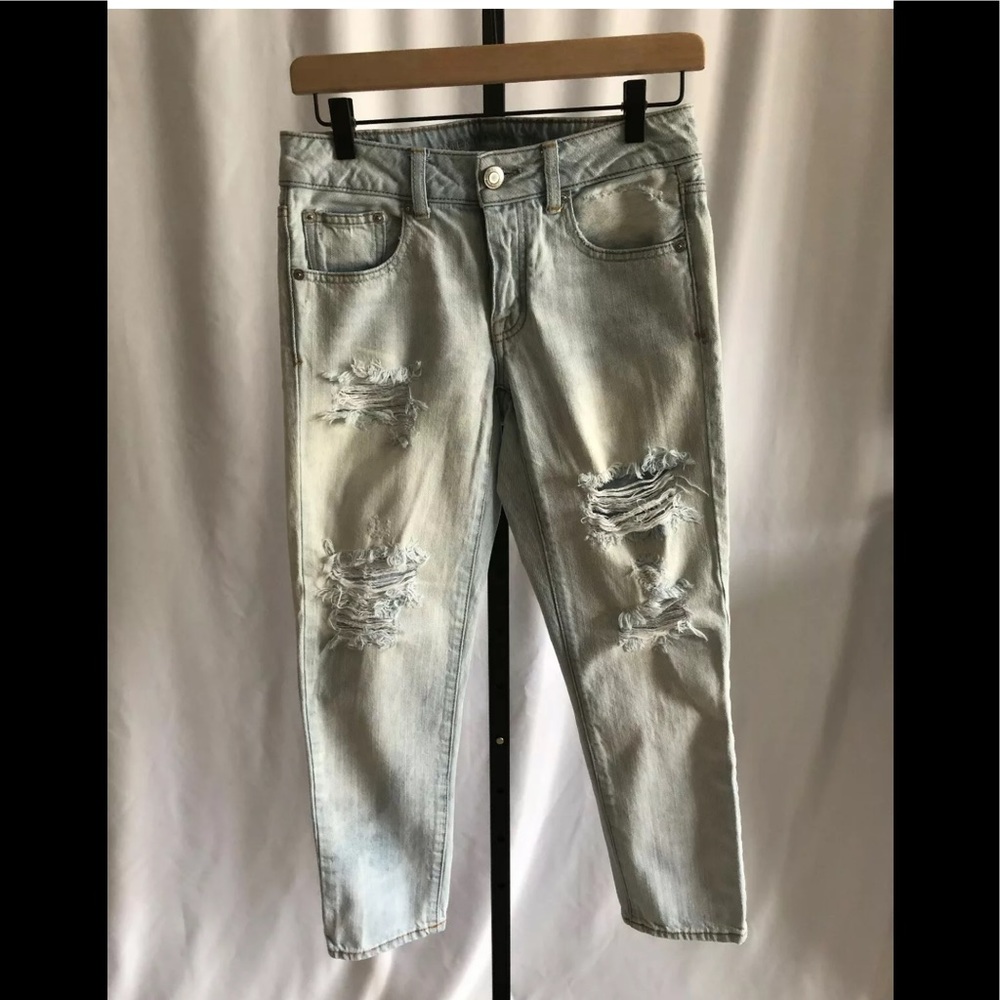 Women’s distressed American eagle boyfriend jeans